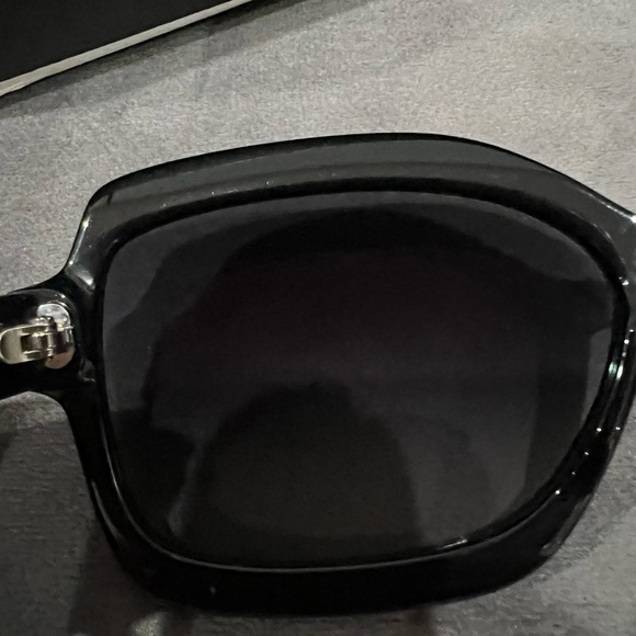 Chanel Pearl Sunglasses 5132-H Black - Picture 11 of 17